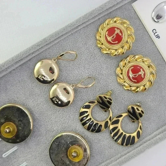 Vintage earrings gold tone red color with boat anchor - Picture 4 of 5